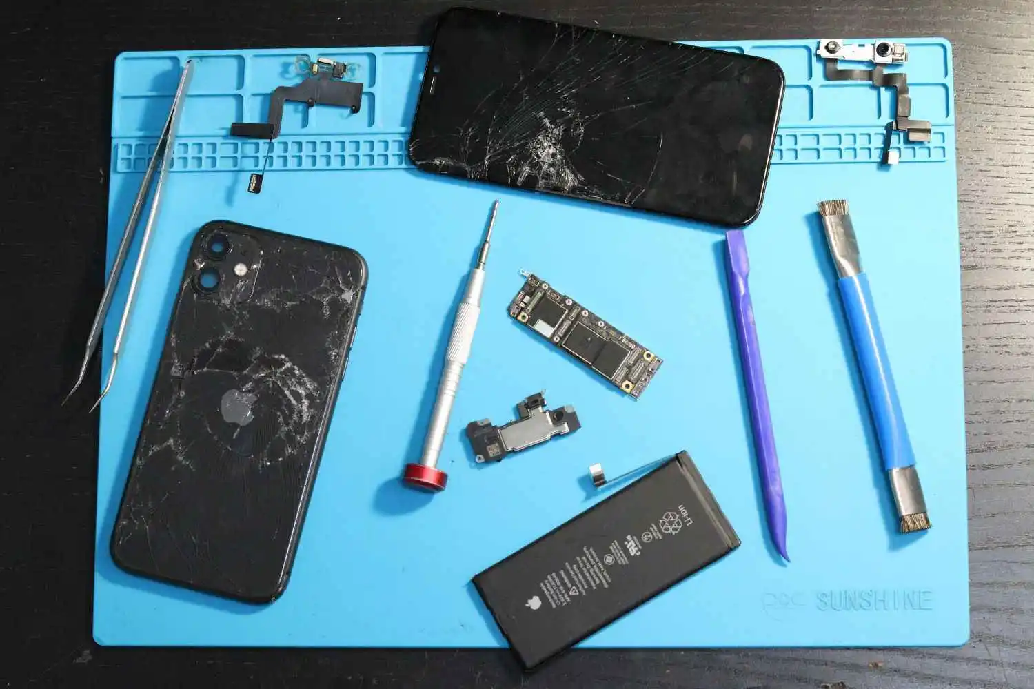 Atelier de réparation d'iPhone à Nantes : écran cassé, batterie et carte mère - Phone 44