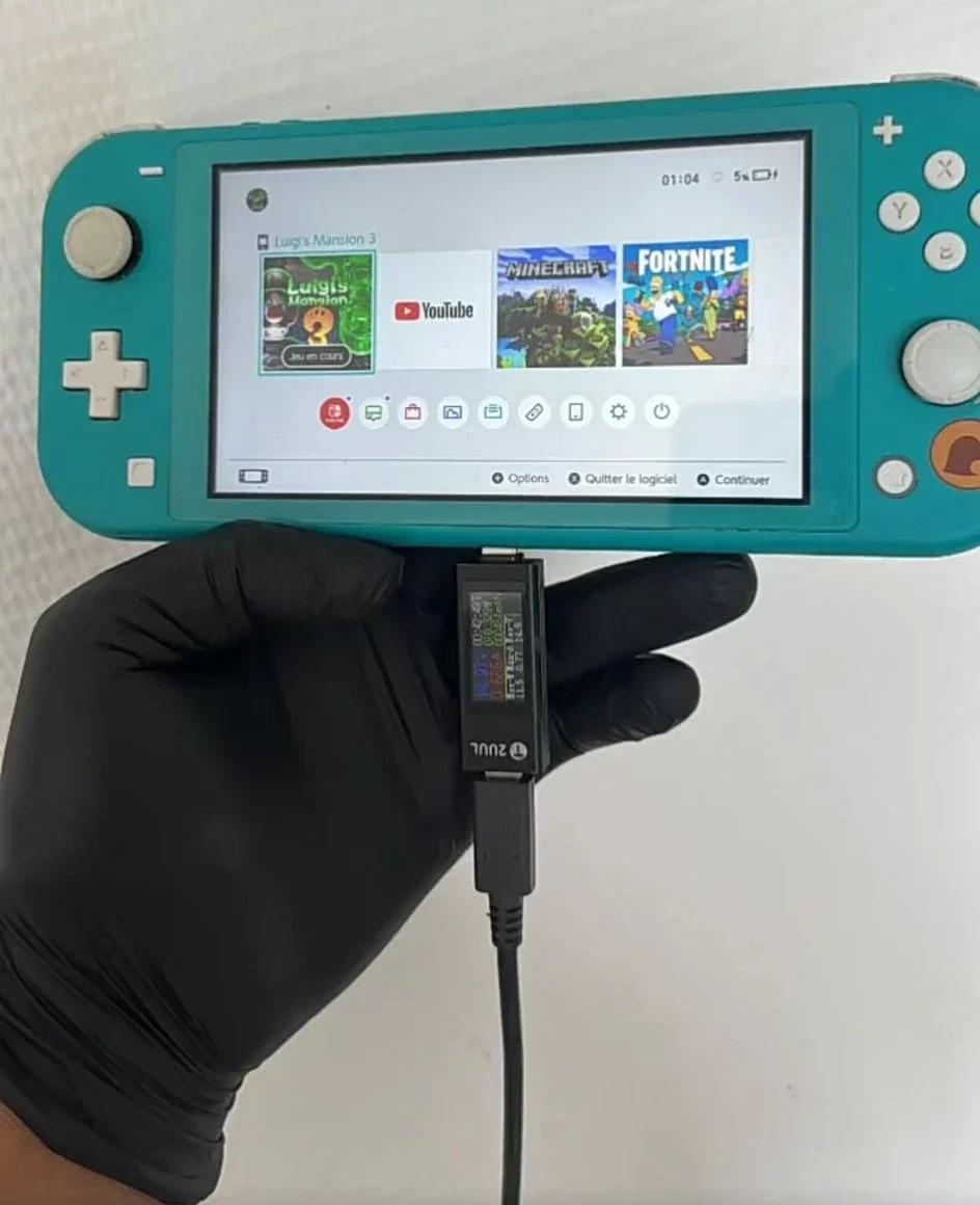 Remplacement du connecteur de charge USB-C d'une Nintendo Switch à Nantes par Phone 44