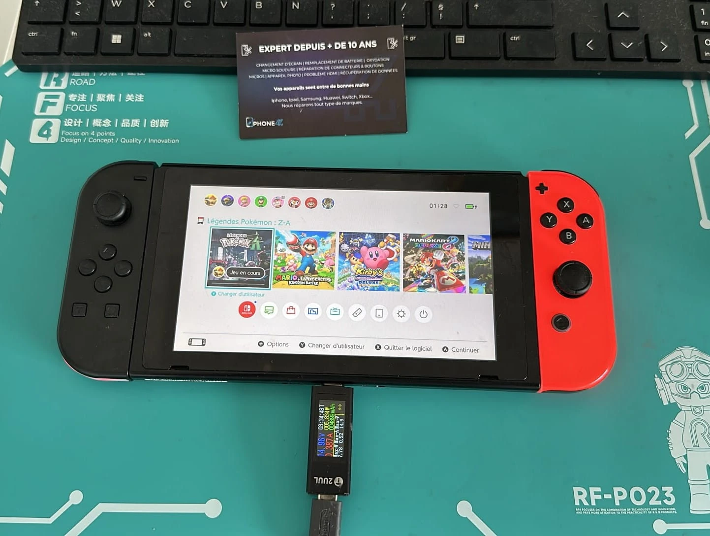 Nintendo Switch avec ses Joy-Con, remplacement d'écran à Nantes par Phone 44