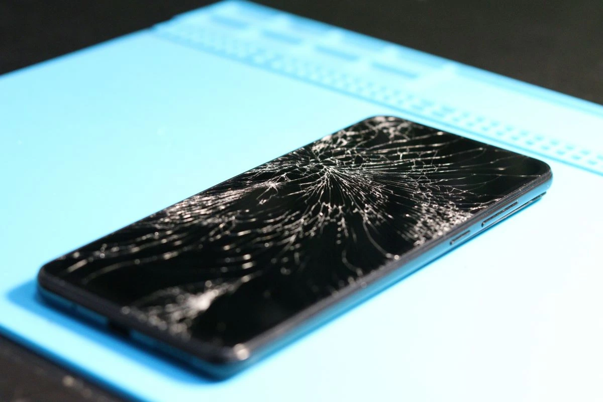 Samsung Galaxy à l'écran cassé en réparation à Nantes par Phone 44